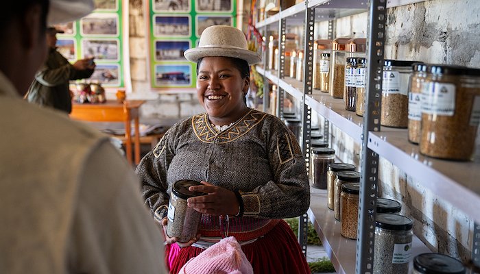 Read Semillas con futuro by PNUD Perú