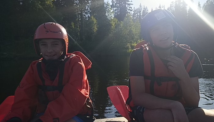 Read Scenic family rafting on the Oulankajoki River. From Juuma bascamp Oulanka to the Russian border. by Sergi Tur Badenas