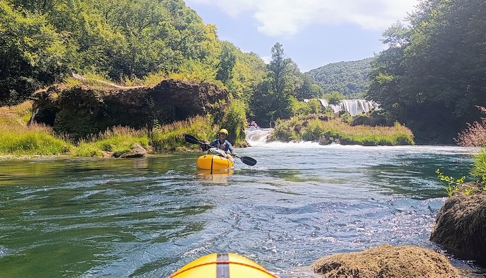 Read Río Una. La joya del Kayak de aguas bravas en los Balcanes. Packraft en Bosnia Herzegovina by Sergi Tur Badenas