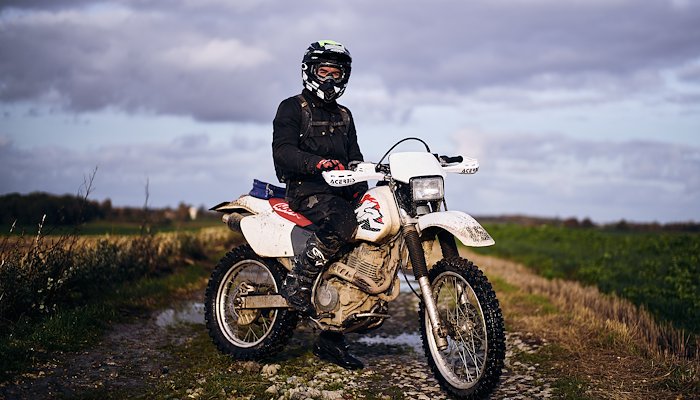 Read Jon and his 97' XR400 R by Sébastien Nunes