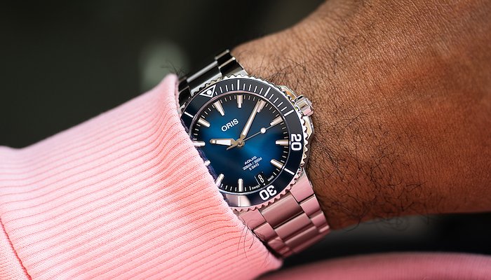 Read Köp din nya Oris Aquis nu – och få ett gummiarmband helt gratis! by andy vangsgaard