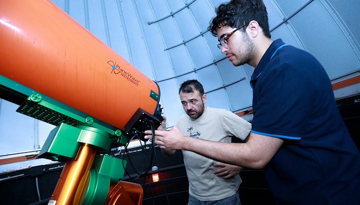 Read Exploring the cosmos by Jeanne Luis