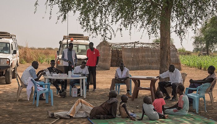 Read Forgotten between borders by MSF