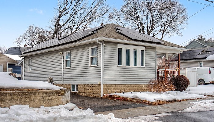 Read 21 Matthews St by Ari Lee