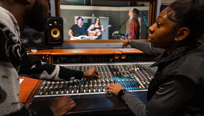 Read FINDING THE RIGHT KEY by Matt Sunday