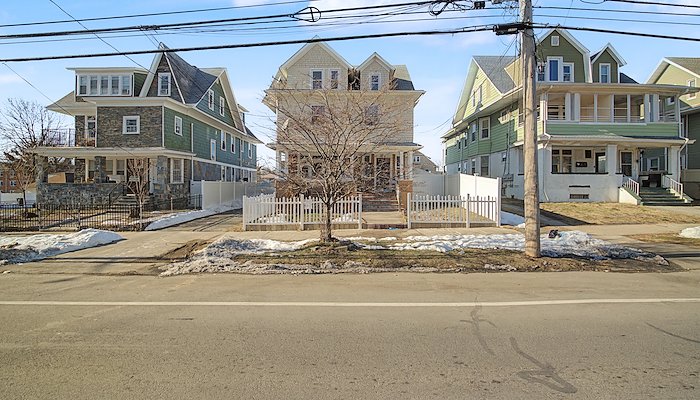 Read 1872 North Ave by Ari Lee