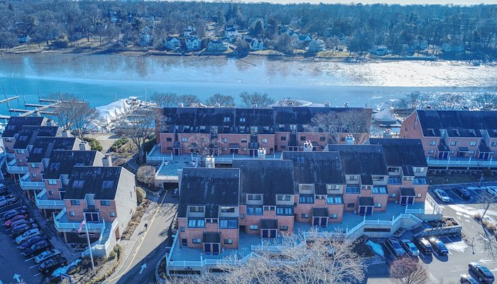 Read 9 River Road, Unit#418 by Ari Lee