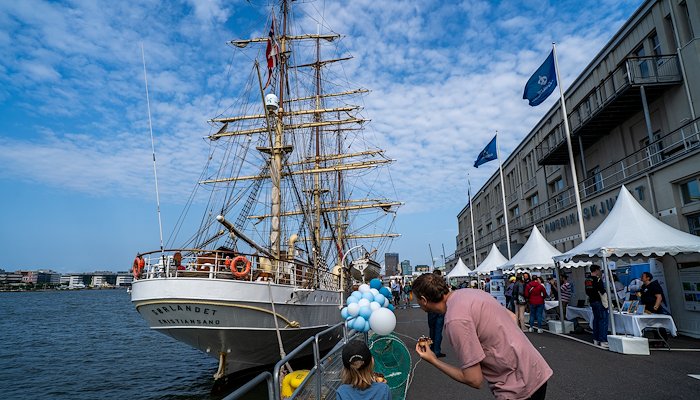 Read Bringing ocean science to shore by GRID-Arendal