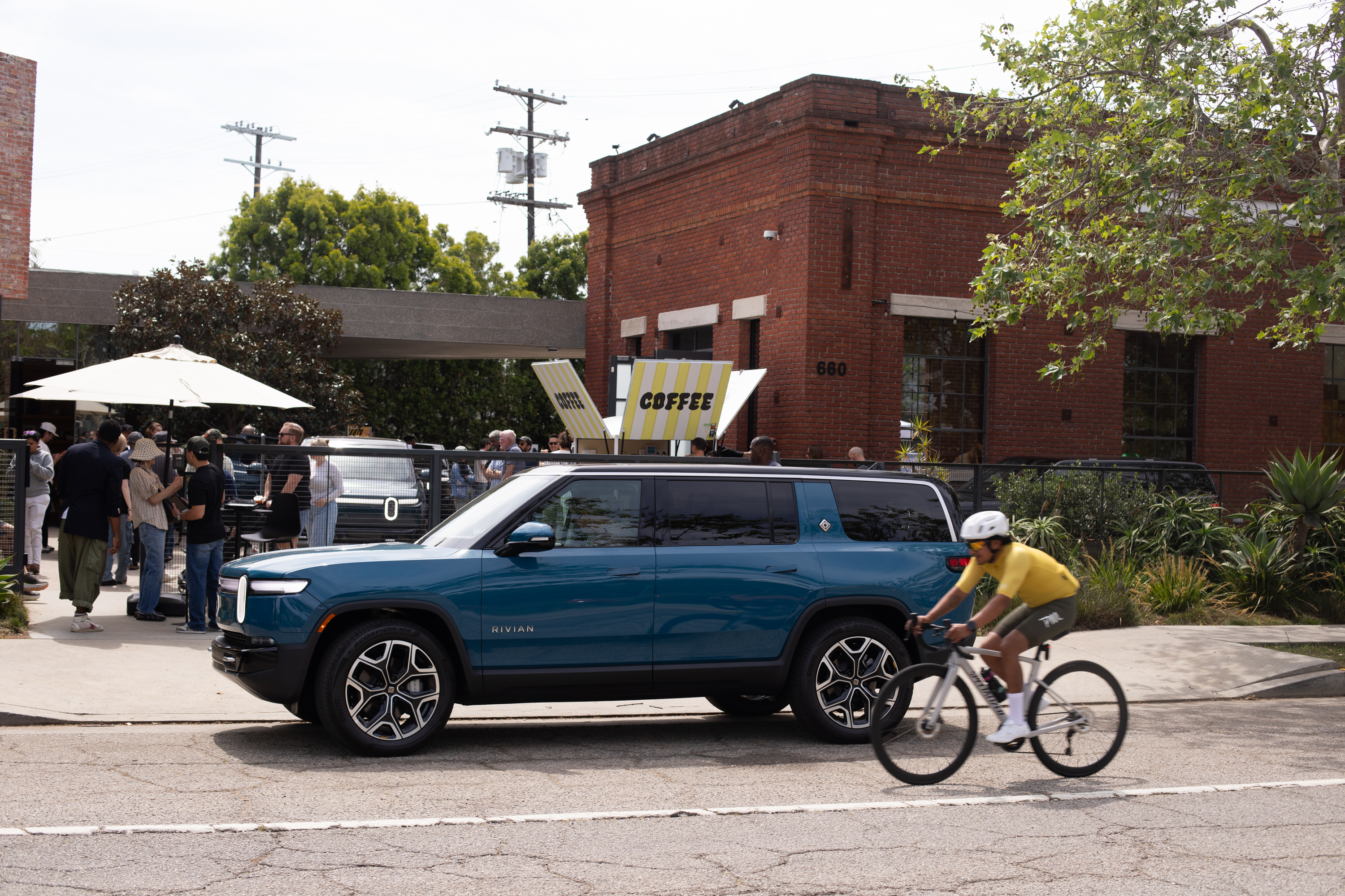 R2 Kicks Off Cross-Country Tour in Venice - cover photo