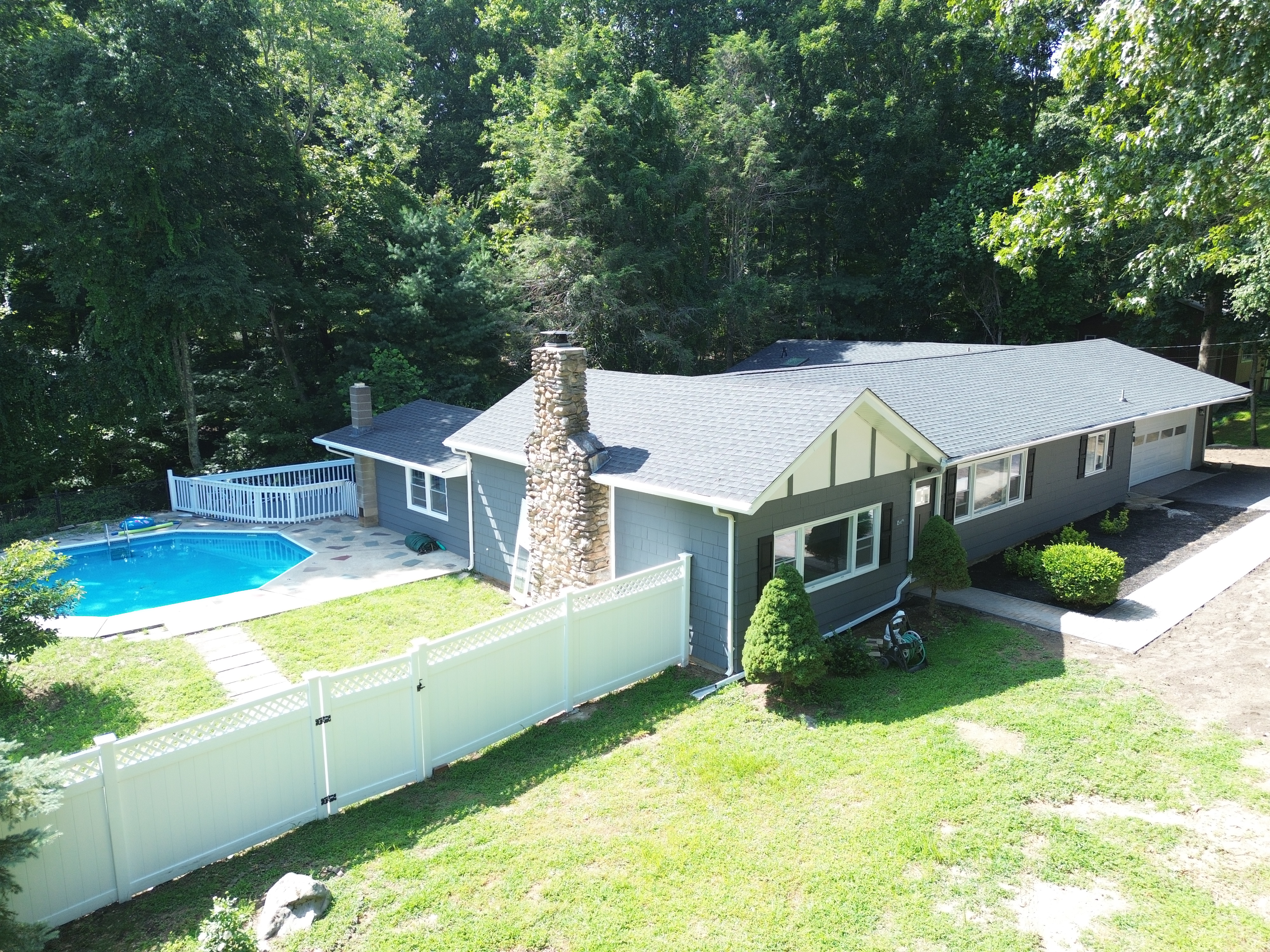 Home in Clinton, Connecticut, photographed by Ari Lee
