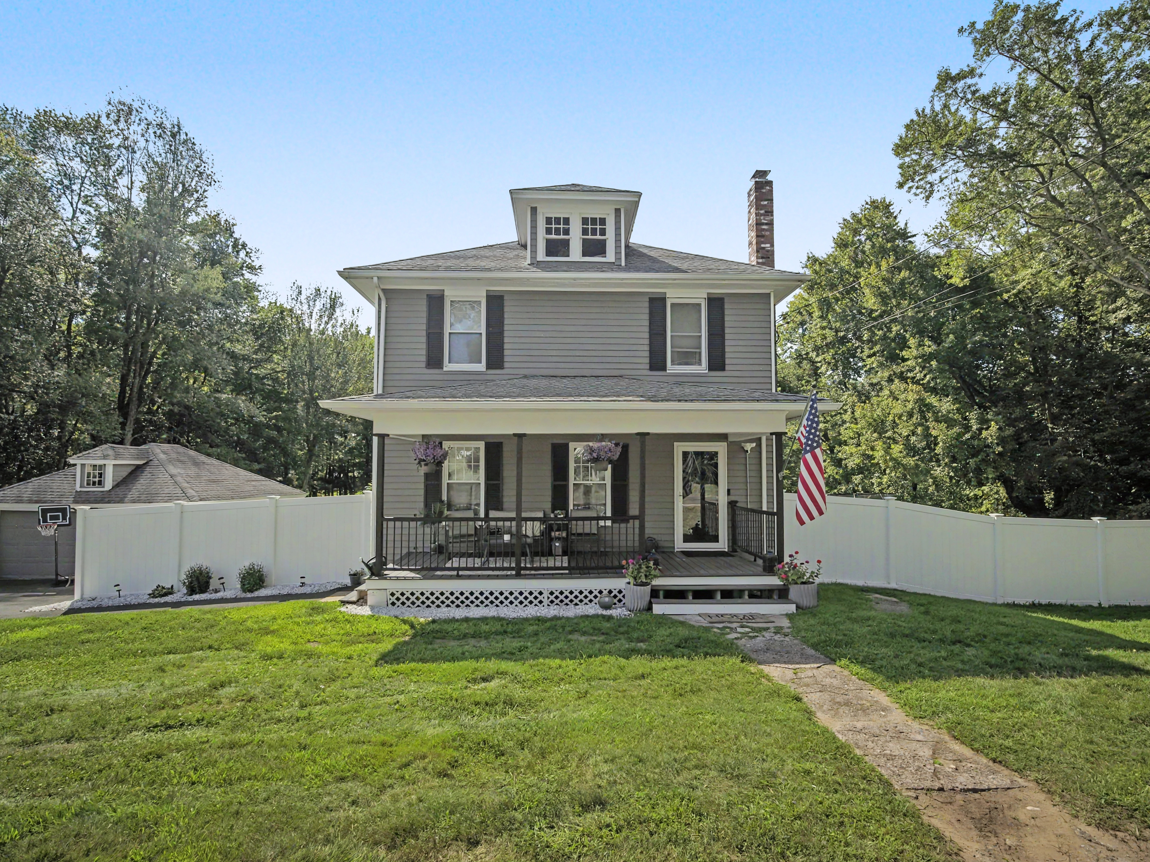 Home in Somers, Connecticut, photographed by Ari Lee