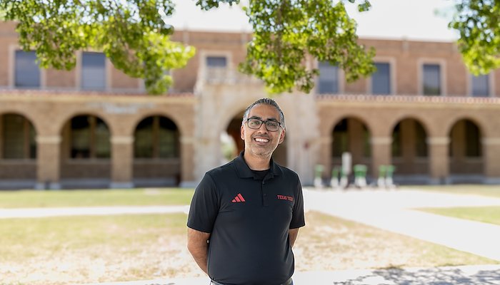 Read Ravi Plugs In by Ashley Rodgers