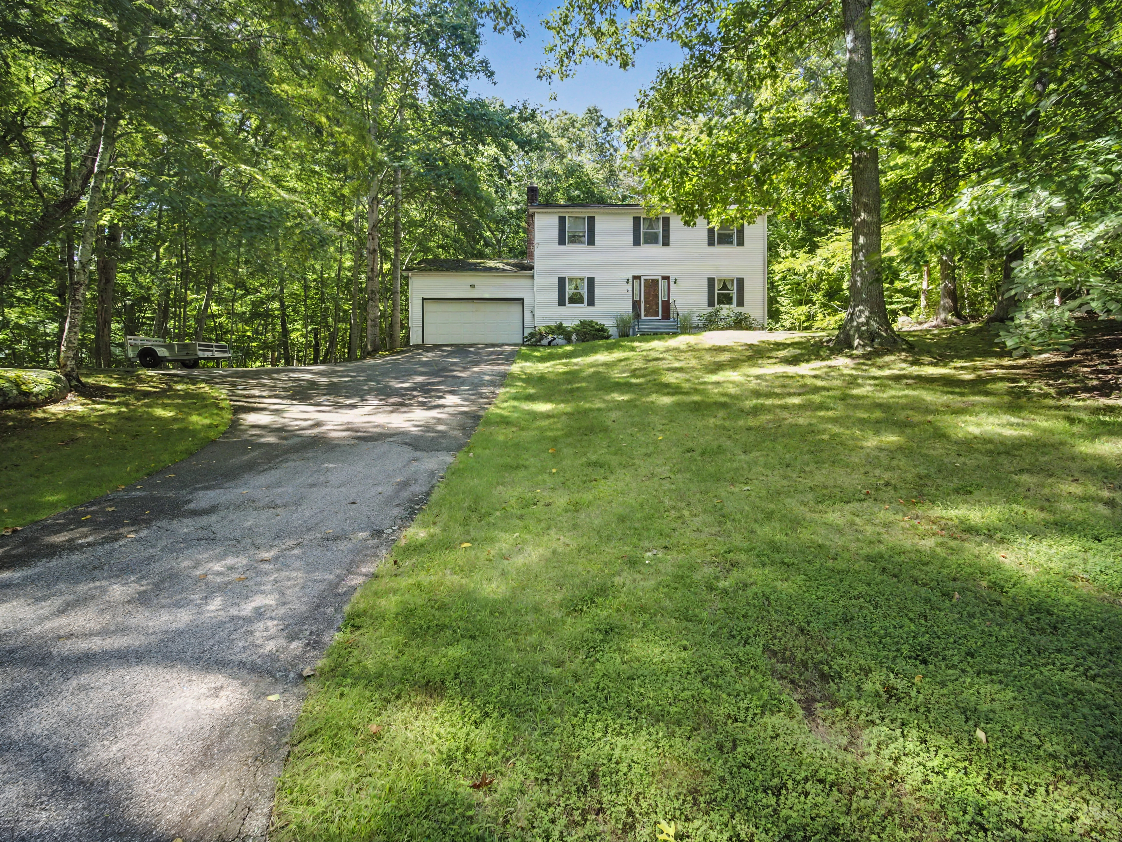 Home in Old Lyme, Connecticut, photographed by Ari Lee