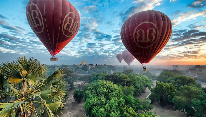 Read Balloons over Bagan by Christopher Michel