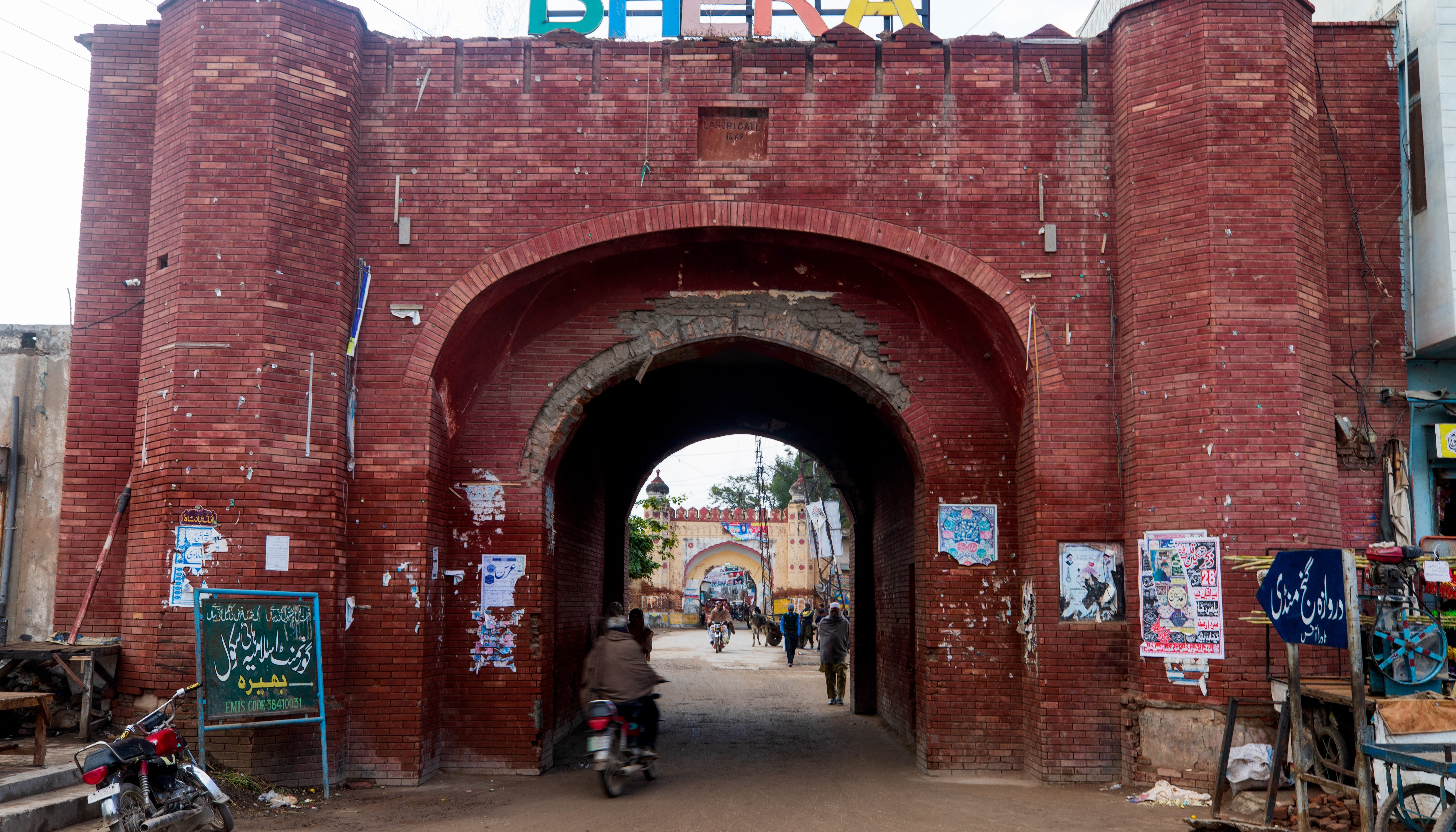 Read Walled Cities of Pakistan&nbsp; by UNDP Pakistan