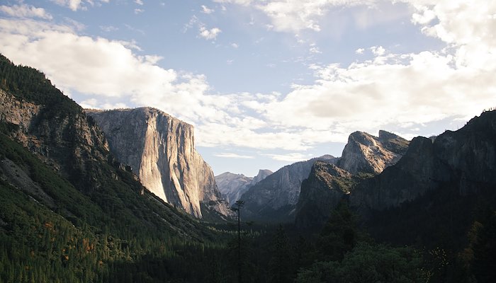 Read Yosemite Valley by Michael Gregory