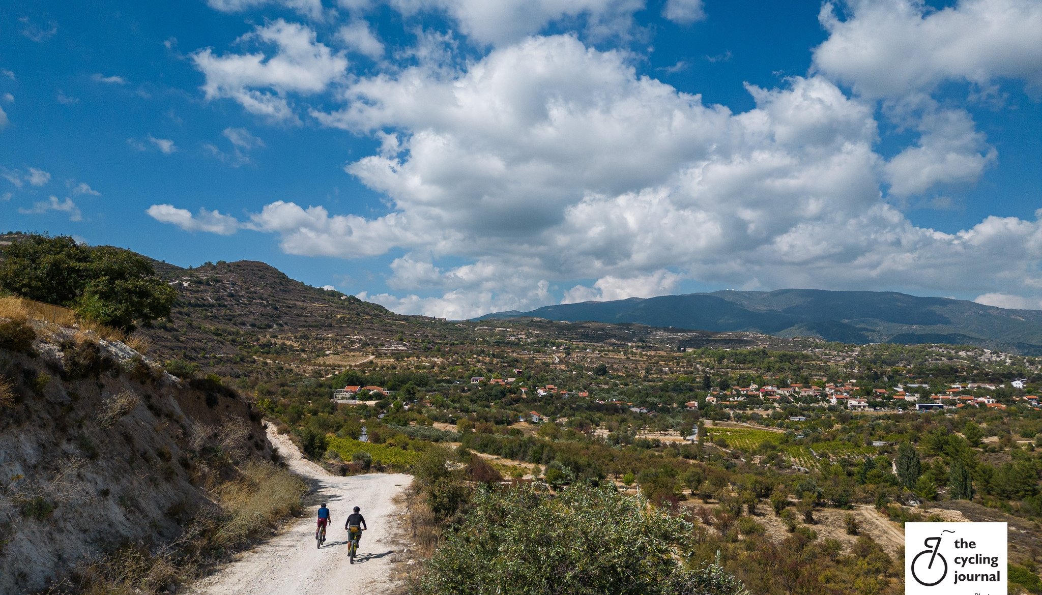 Read ΟΙ ΔΙΑΔΡΟΜΕΣ ΤΗΣ ΚΟΥΜΑΝΤΑΡΙΑΣ by The Cycling Journal Journal