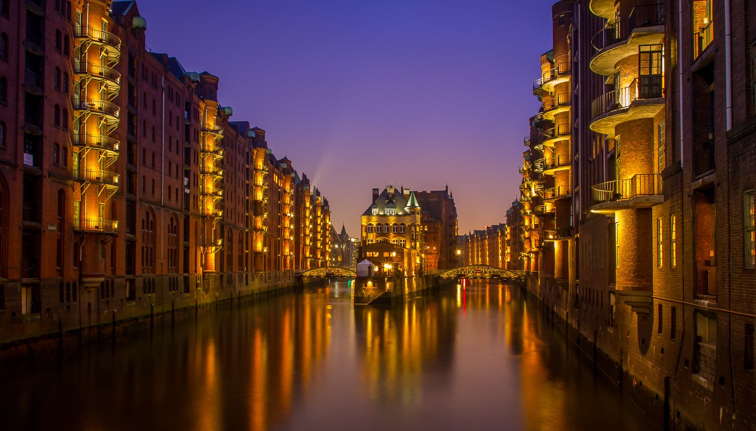 Read Hamburg Hafencity by Wen-Chi Su